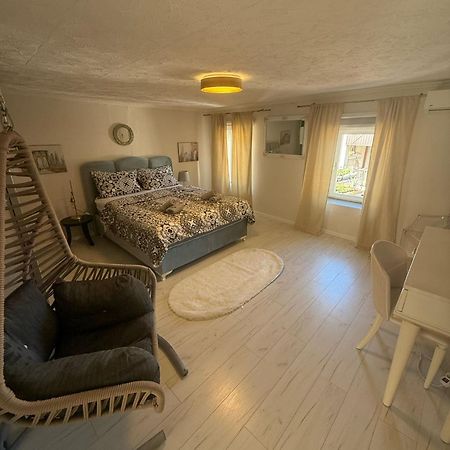 Apartment With Garden Hanja โมสตาร์ ภายนอก รูปภาพ