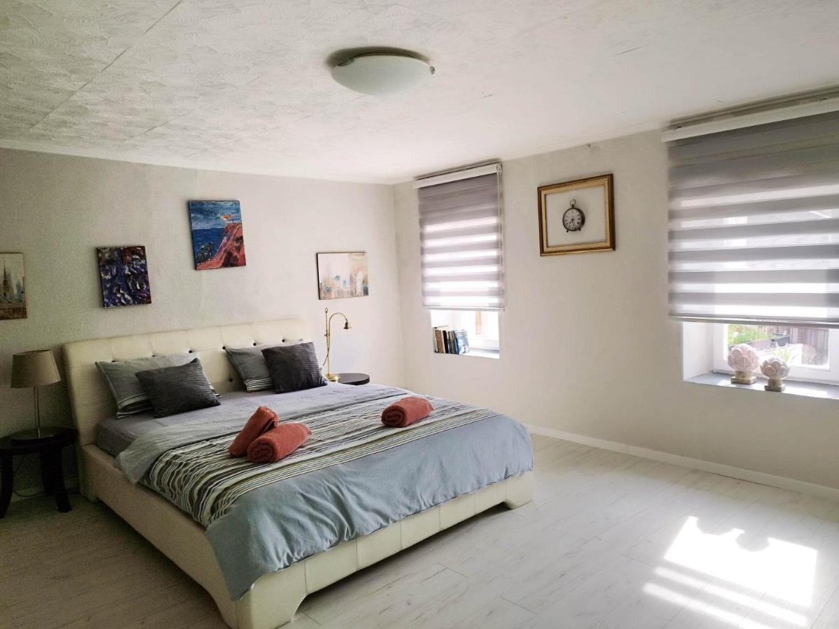 Apartment With Garden Hanja โมสตาร์ ภายนอก รูปภาพ