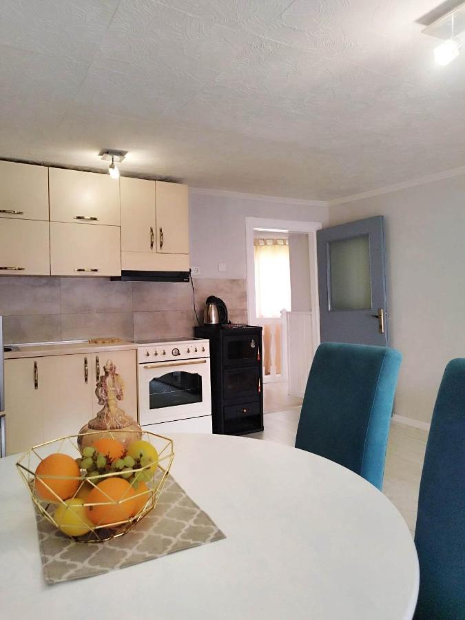 Apartment With Garden Hanja โมสตาร์ ภายนอก รูปภาพ
