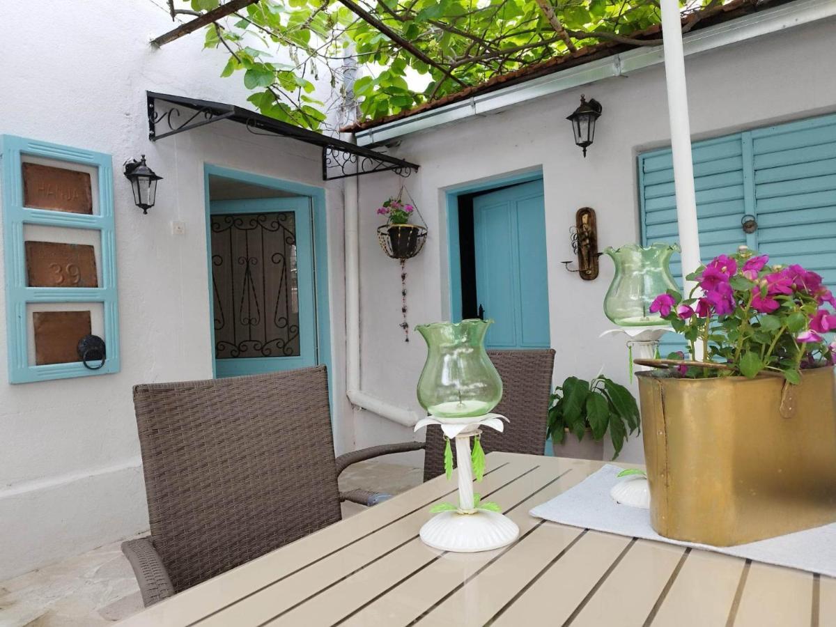 Apartment With Garden Hanja โมสตาร์ ภายนอก รูปภาพ