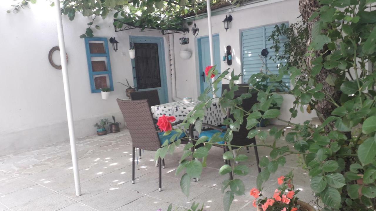 Apartment With Garden Hanja โมสตาร์ ภายนอก รูปภาพ